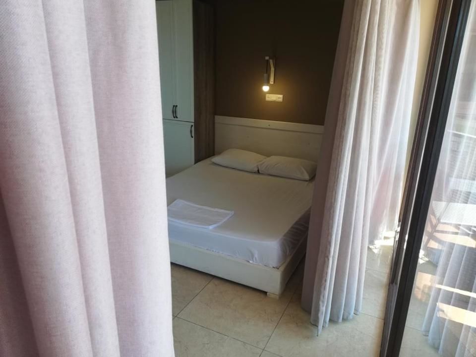 Отель Lux Apartment in The Mgzavrebi Hotel Гонио-13