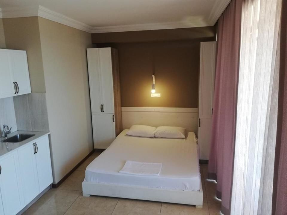 Отель Lux Apartment in The Mgzavrebi Hotel Гонио-20