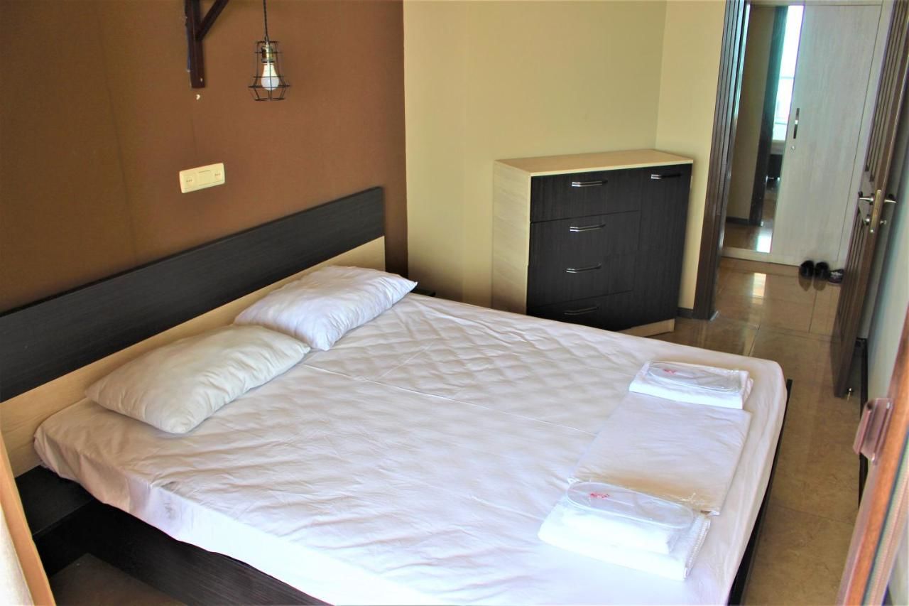 Отель Lux Apartment in The Mgzavrebi Hotel Гонио-46