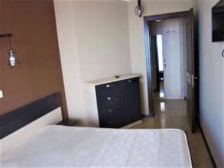 Отель Lux Apartment in The Mgzavrebi Hotel Гонио Апартаменты с 2 спальнями-13