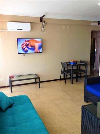 Отель Lux Apartment in The Mgzavrebi Hotel Гонио Апартаменты с 2 спальнями-19