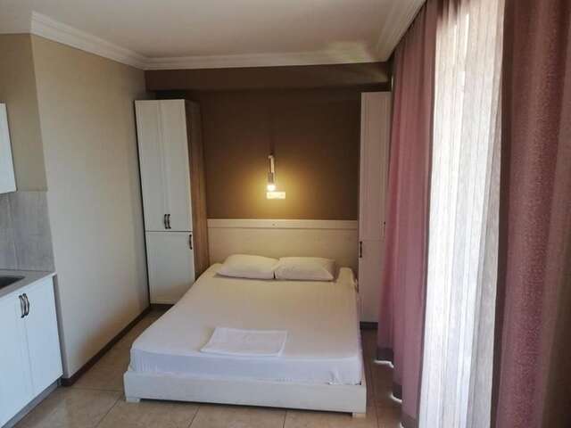 Отель Lux Apartment in The Mgzavrebi Hotel Гонио-10